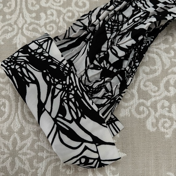 Como by Fred David Black White Abstract Floral Blouse Size XL - Picture 9 of 12